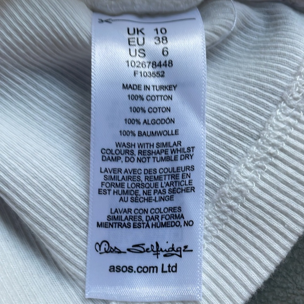 Collared Racer Back Cropped Tank Top - Picture 8 of 9